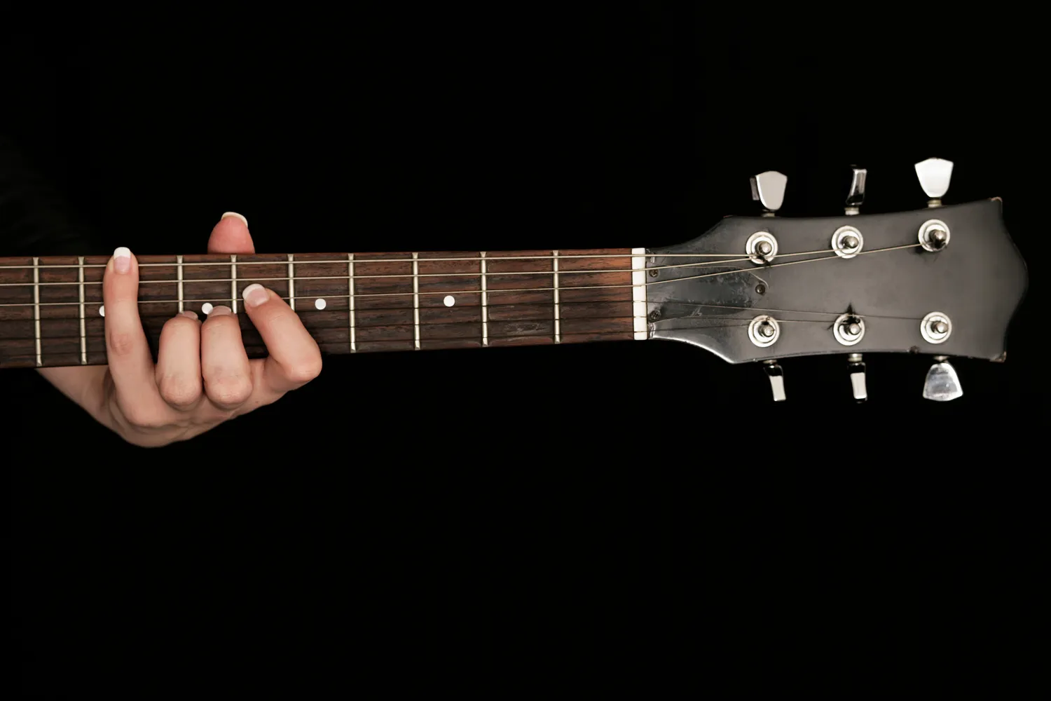 Ile strun ma gitara basowa?
