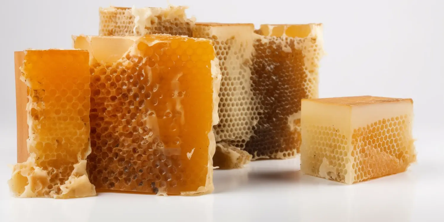 Jaki kolor ma miód spadziowy?