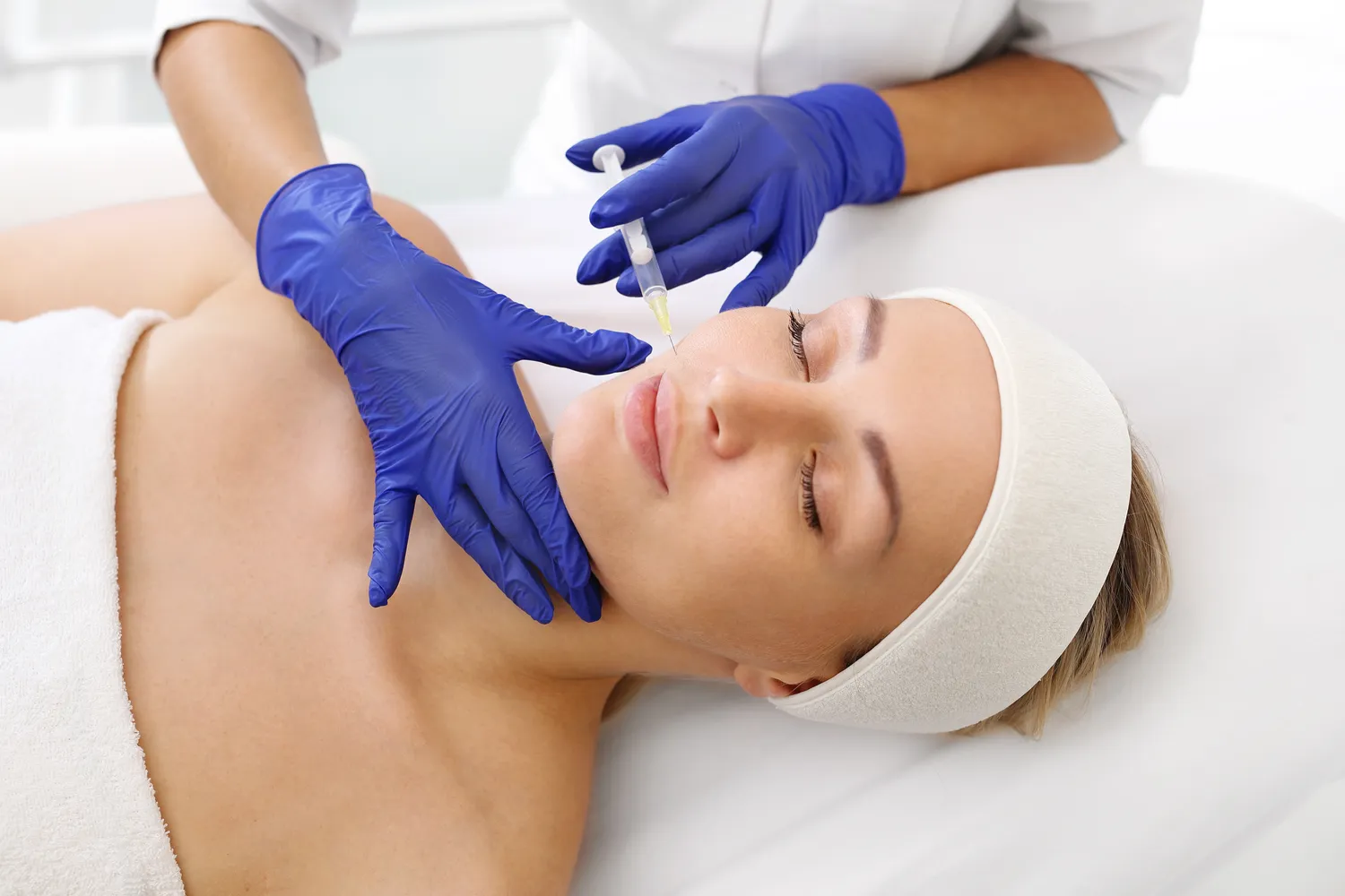 Ile kosztuje kwas hialuronowy na twarz?