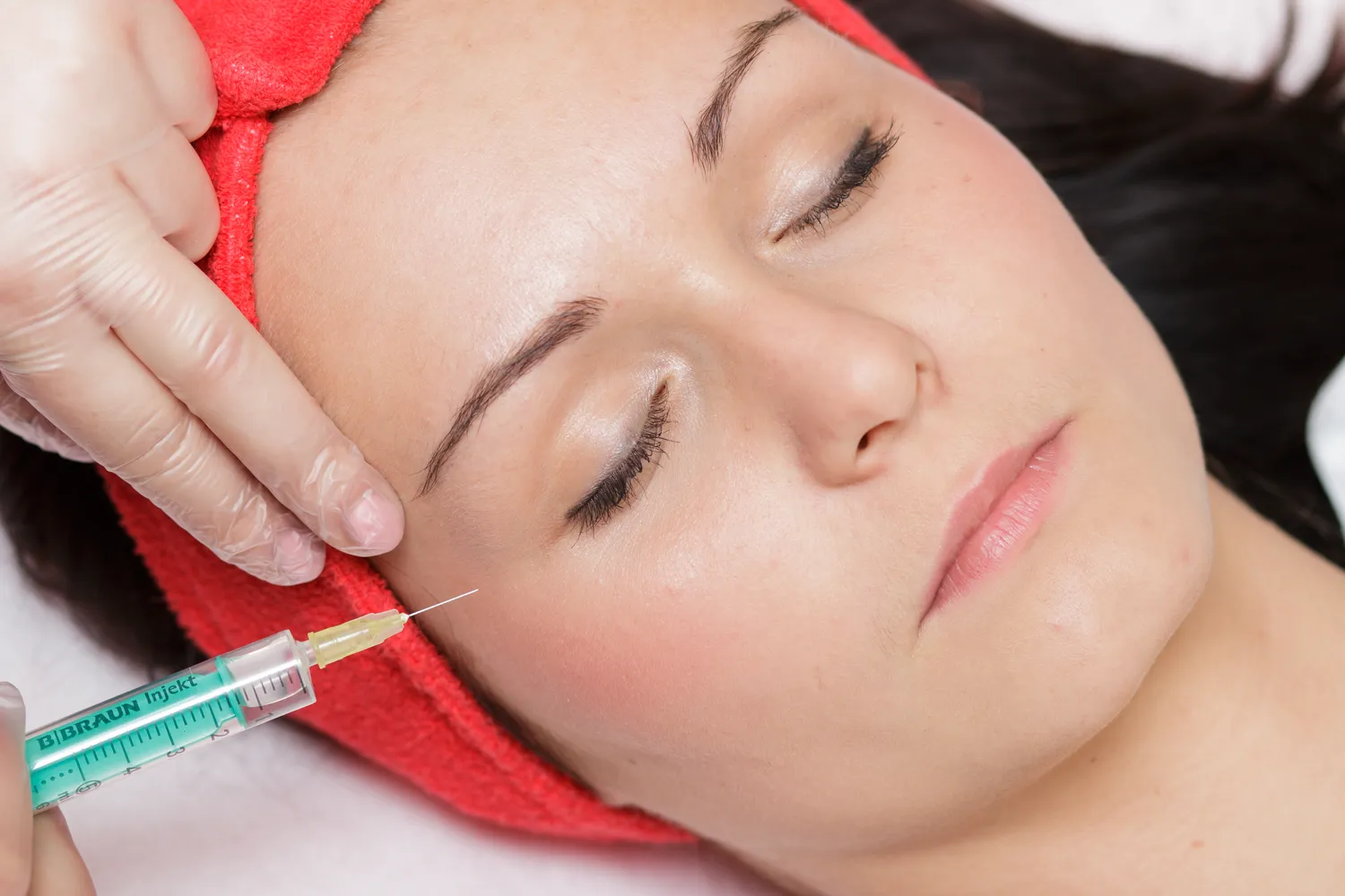 ile-utrzymuje-sie-kwas-hialuronowy-na-ustach-1